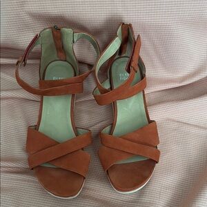 Eileen Fisher Women's Tan Sandals